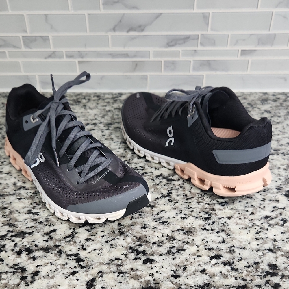 Gray Black & Pink On Cloudflow Running Shoes sz 7 athletic sneakers